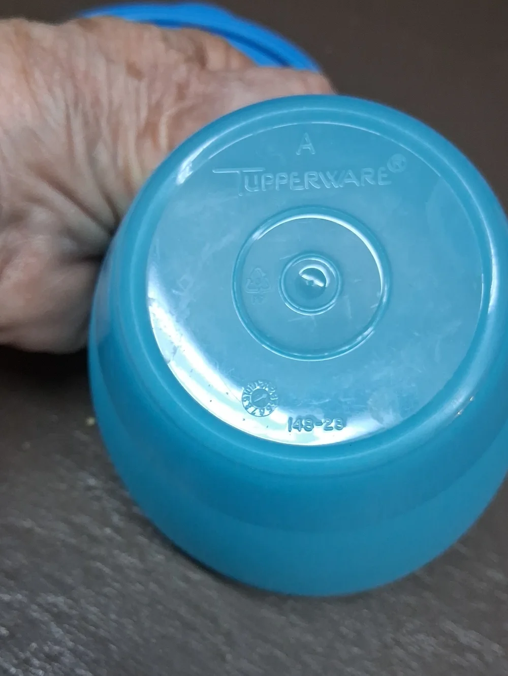 Tupperware 4 pc set, 7.25 Cup, 2 cup, & set 2 - 6 oz. containers‎